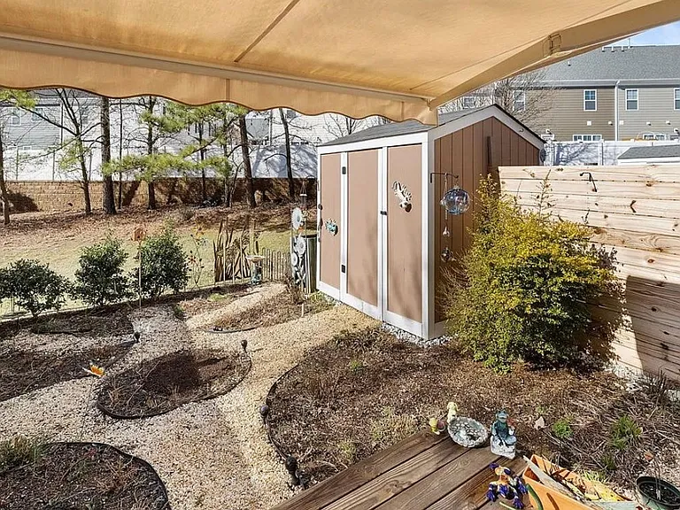 8425 Klarey Ct — Photo 10