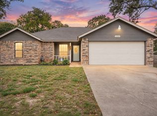 1105 Lakeview Dr, Azle, TX 76020