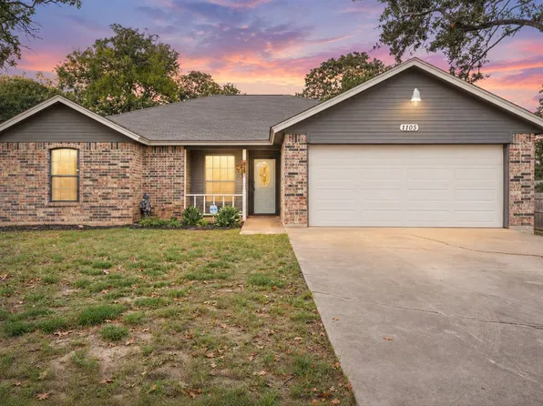 1105 Lakeview Dr, Azle, TX 76020