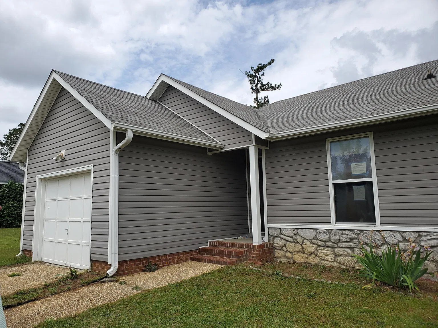 1257 Bromley Dr — Photo 2