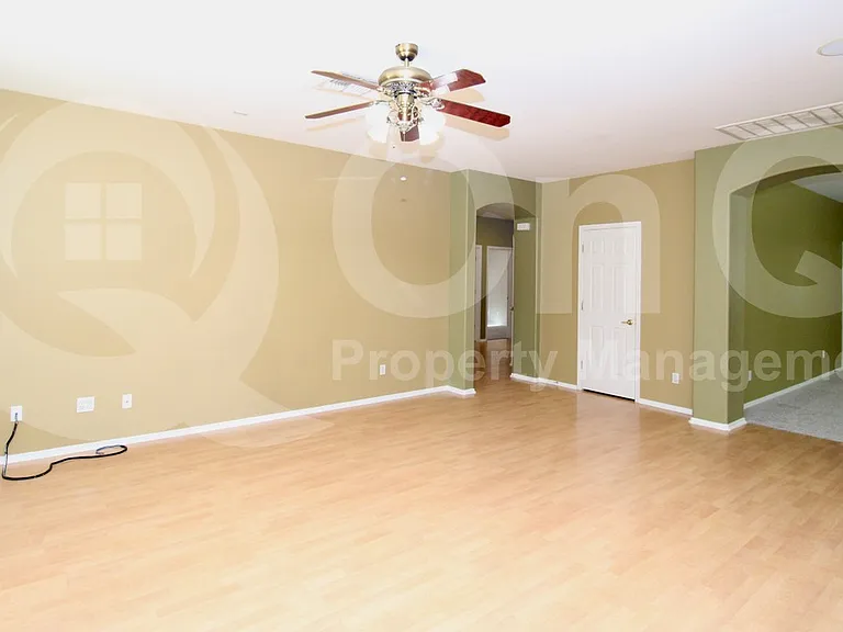 1199 E Browning Pl — Photo 4