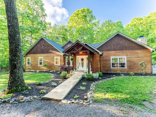 2403 Crest Rd, Monterey, TN 38574