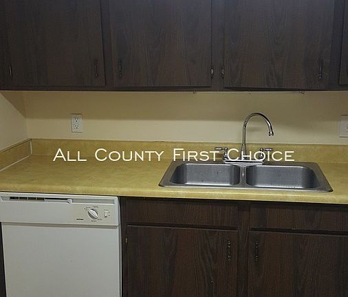 2nd image of 2200 Gladys St APT 403