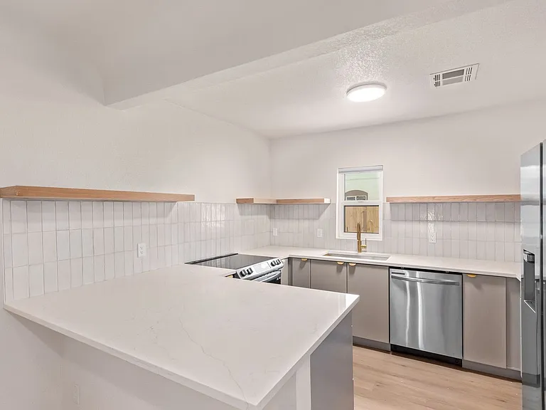 4641 N 8th Pl — Photo 17