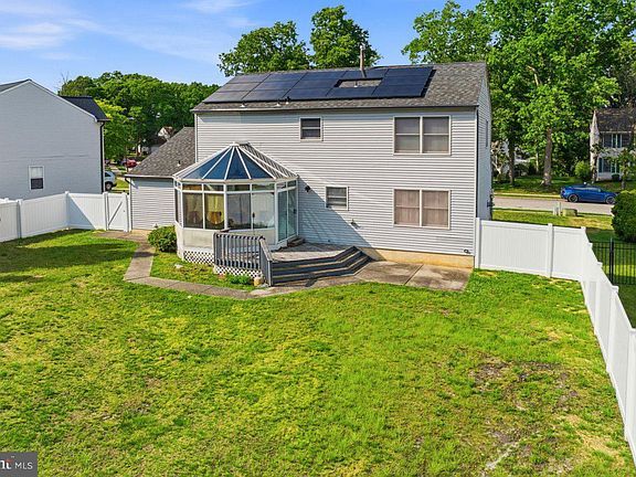 3rd image of 7 York Ct