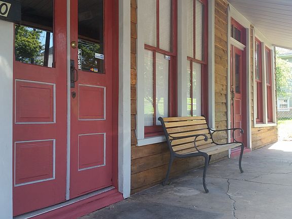 4th image of 220 Vernon St