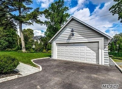 4th image of 35 Central Dr