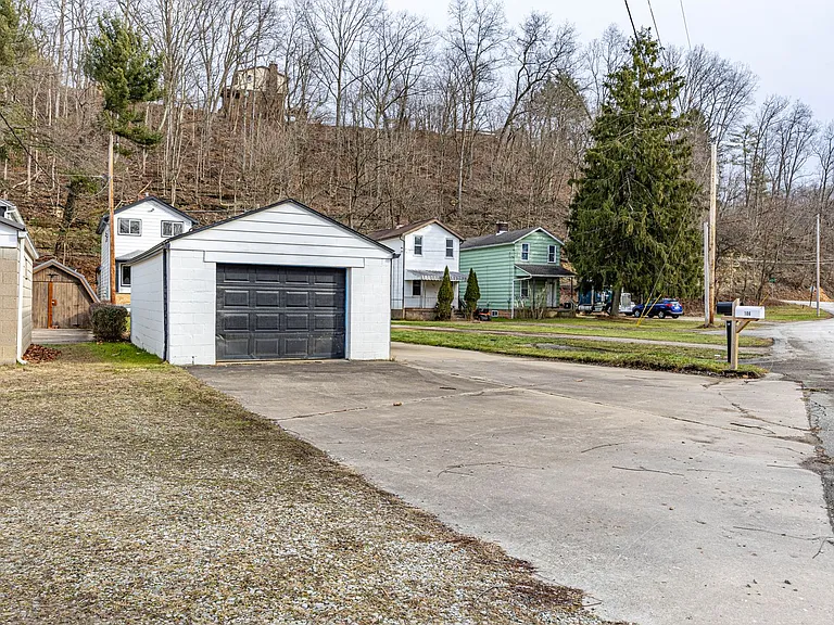 106 Blythe Rd — Photo 16