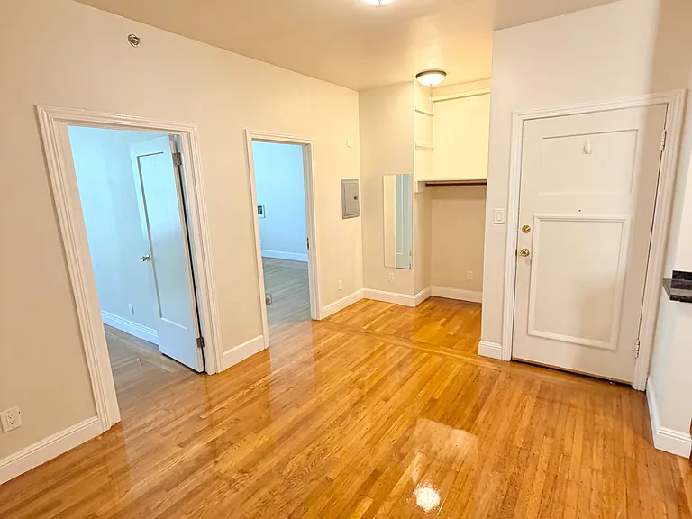 1945 Clay St #7 — Photo 2