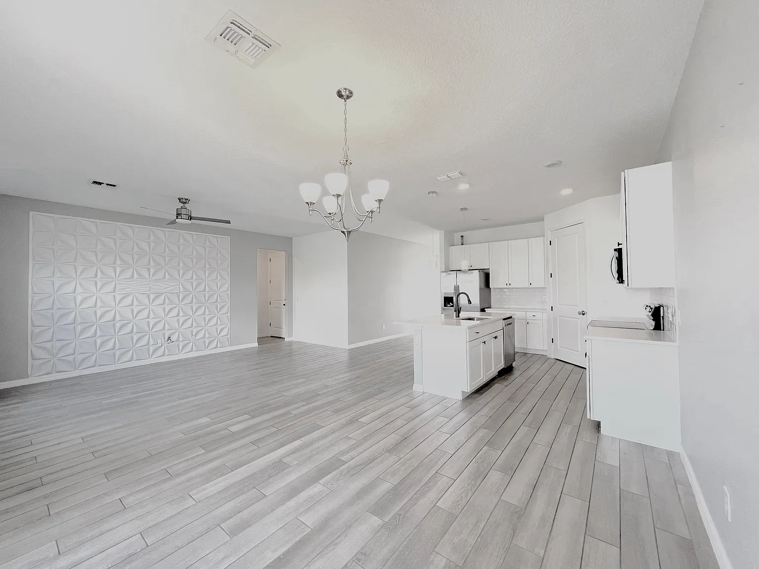 2134 Derwent Dr — Photo 4