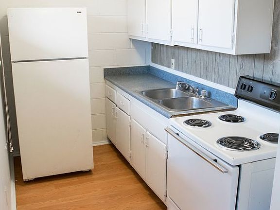 5th image of 75 Harvey Pl