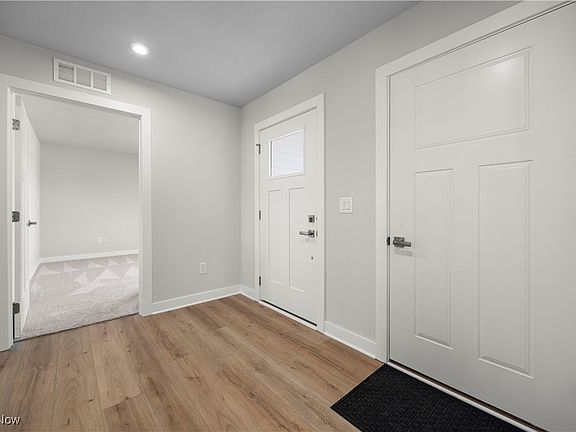 4th image of 34701 Maurer Blvd