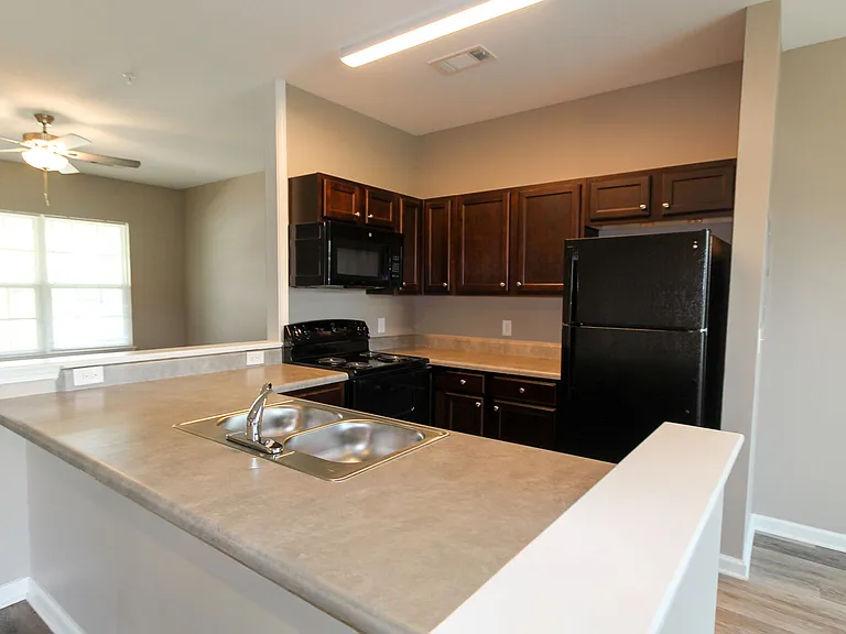 South Oak Apartments — Photo 7