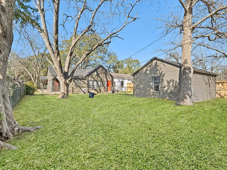 1509 Mulcahy St — Photo 16