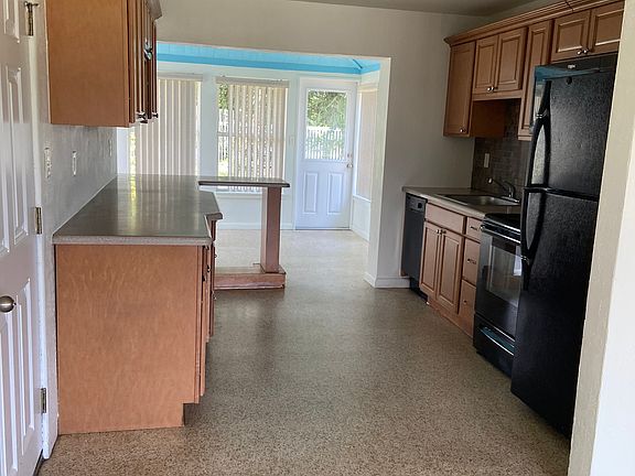 3rd image of 44 River Shore Dr