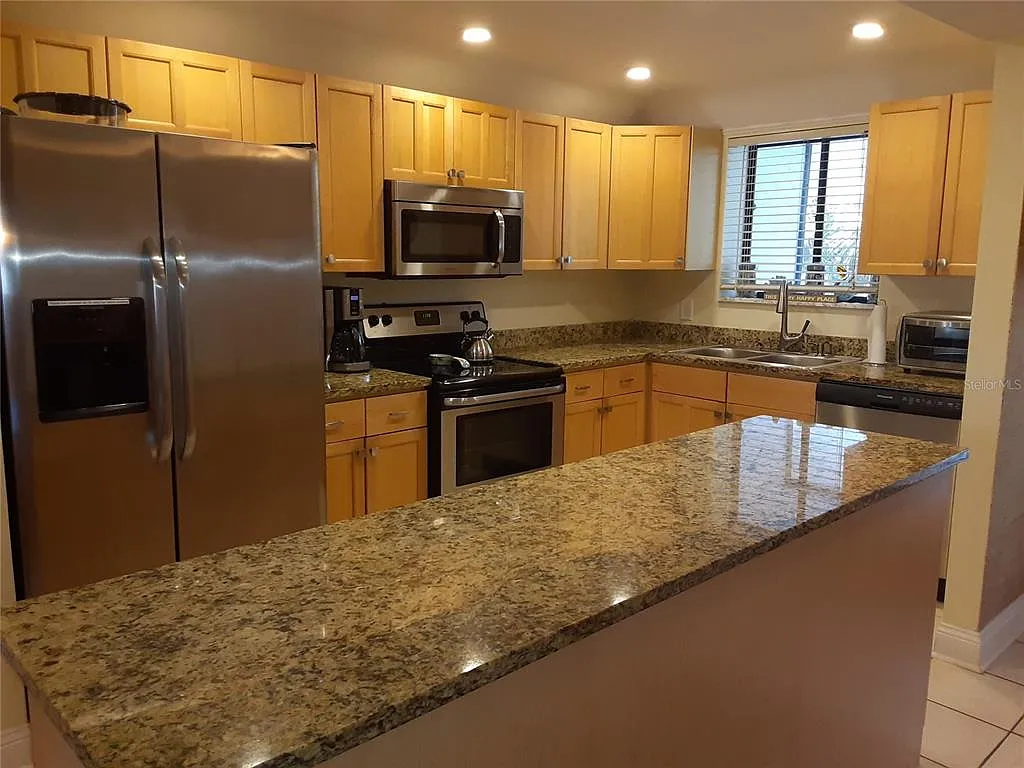 2 bed, 2.0 bath, 1036 sqft, $5,500 — Photo 3