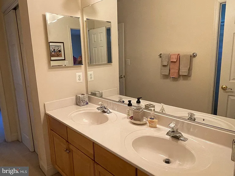 6915 Bonheim Ct — Photo 26