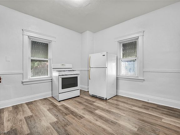 3rd image of 12205 Revere Ave