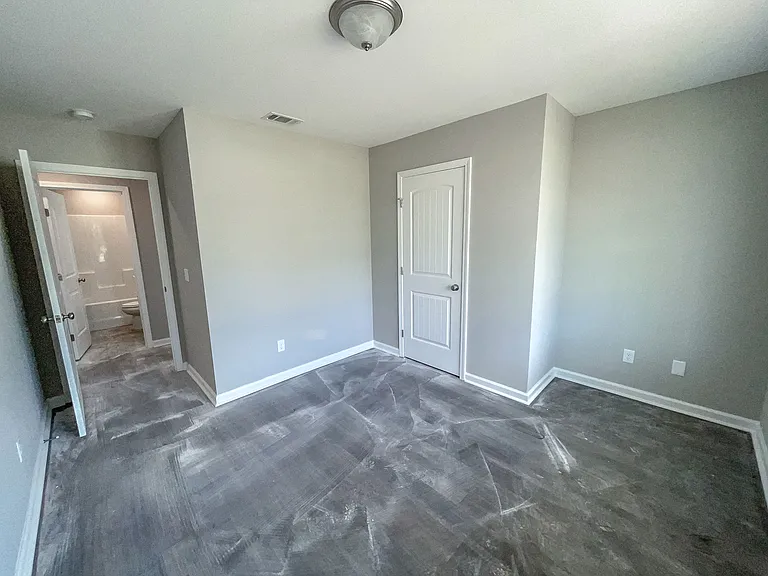 105 Callaway Cres — Photo 7