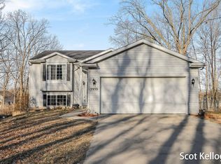 5933 Ridge Glen Ct SE, Kentwood, MI 49508