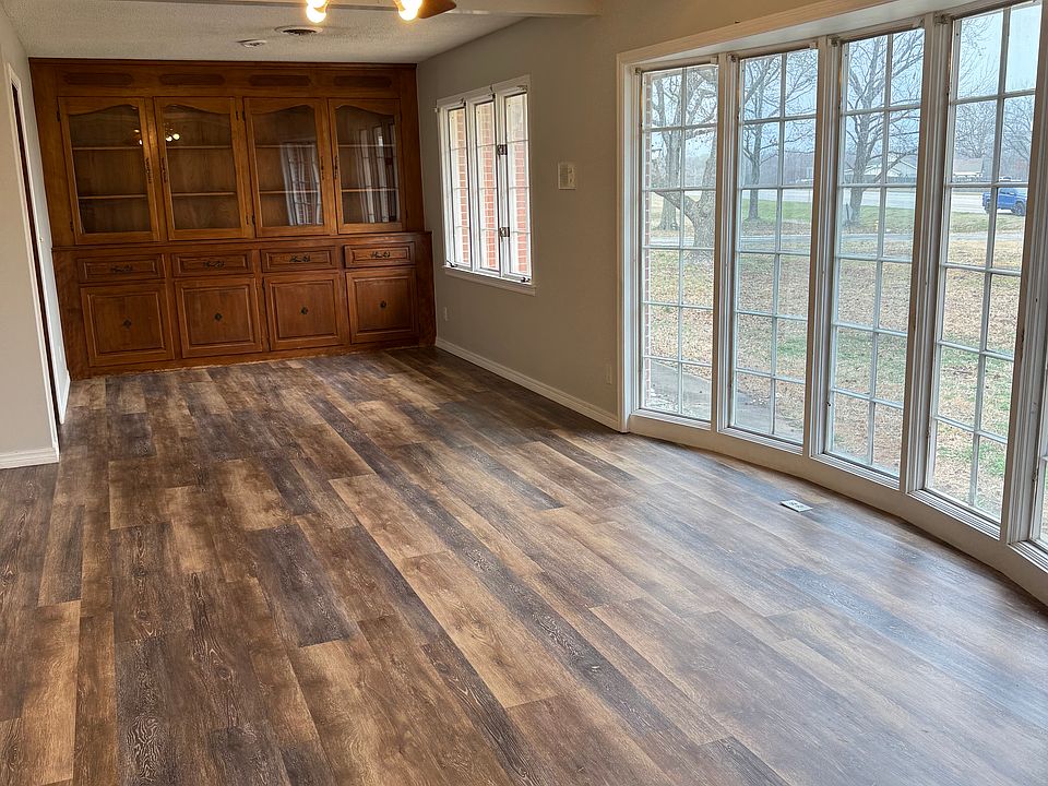 1st image of 1005 Lexington Rd