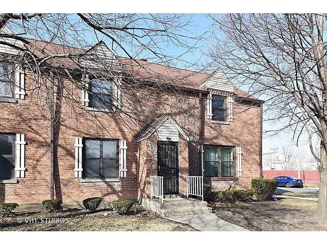 402 East Ave photo 1