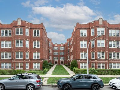 4836 W Henderson St APT 2B, Chicago, IL, 60641