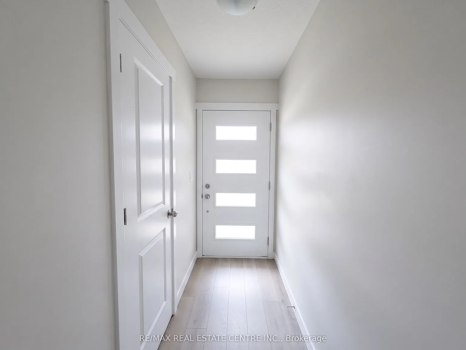 3 bed, $2,700 — Photo 2