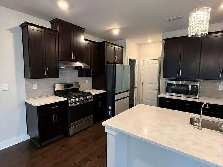 704 Peony Ln — Photo 47