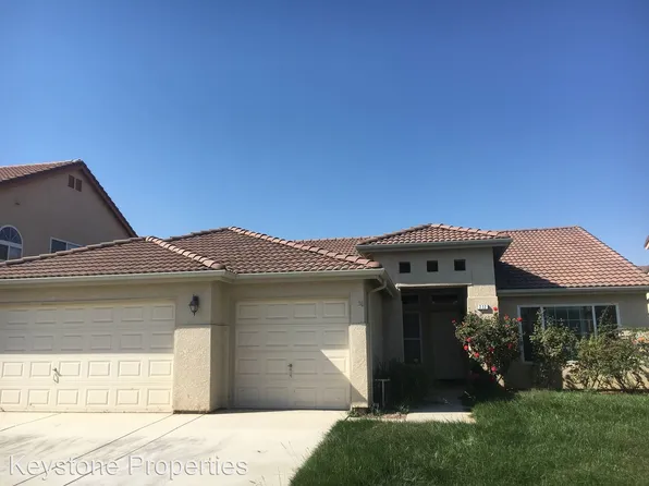 717 Wine Cellar Ct, Los Banos, CA 93635
