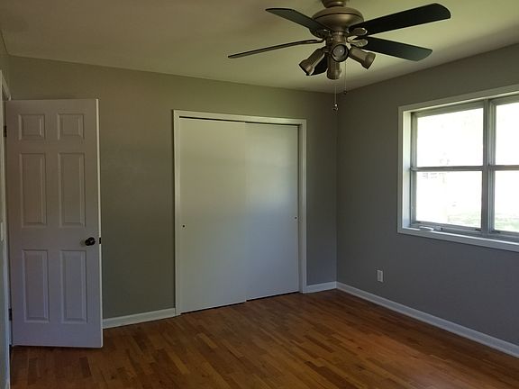 4th image of 1017 Hickory Hills Dr
