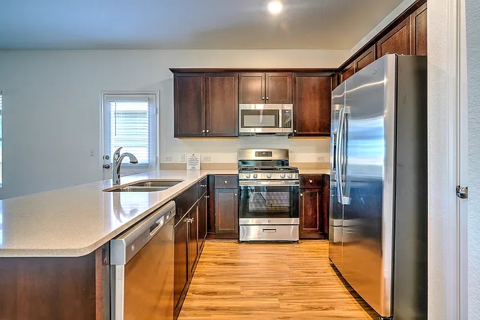 3 bed, 2.0 bath, 1266 sqft, $1,745 — Photo 2