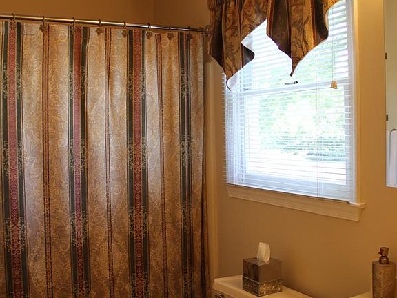 5th image of 109 Loretta Ln