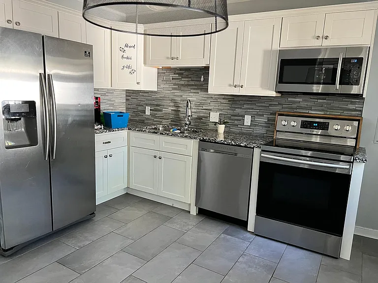 4200 Longleaf Dr — Photo 2