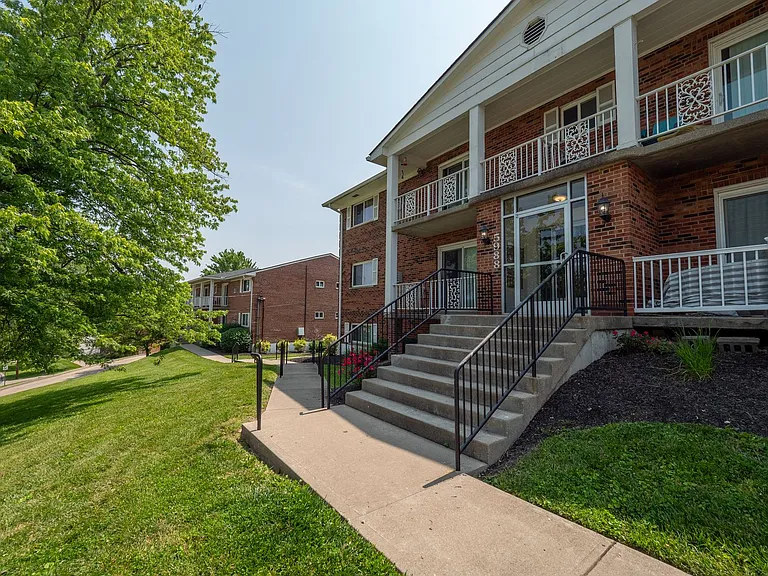 Allen Creek Apartments — Photo 26