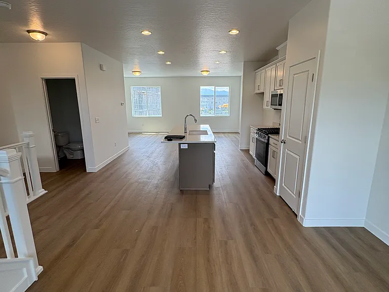 486 S 700 W — Photo 8