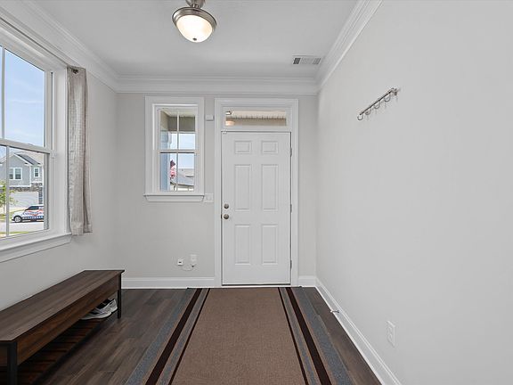 4th image of 412 Longmeadow Drive
