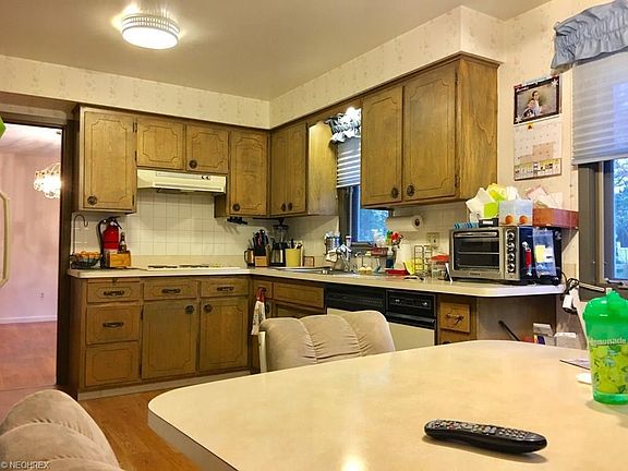 4th image of 5204 Hickory Dr