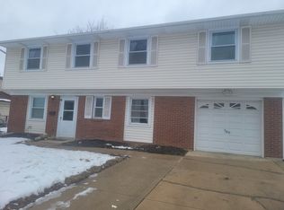 6835 Plumtree Ln, Hanover Park, IL 60133