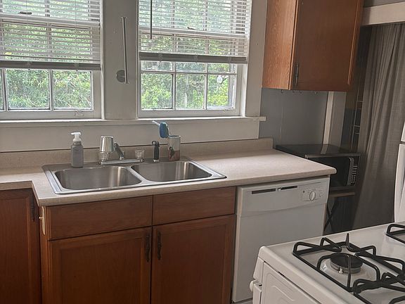 5th image of 6 Columbus Dr #C