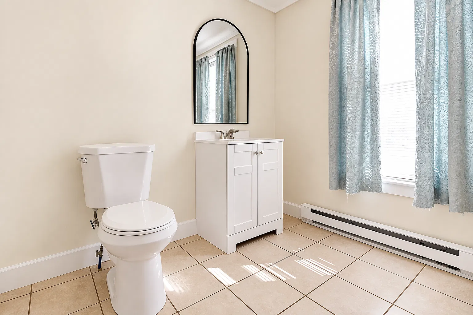 3 bed, 1.5 bath, 1300 sqft, $2,500 — Photo 3