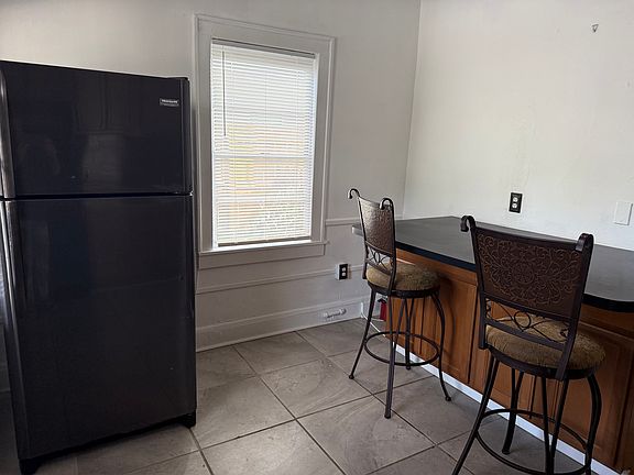 3rd image of 919 N Grandview Ave APT 1