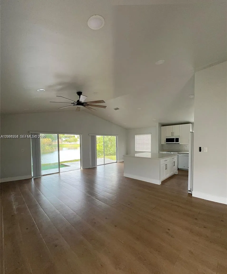 3 bed, 1402 sqft, $3,300 — Photo 1