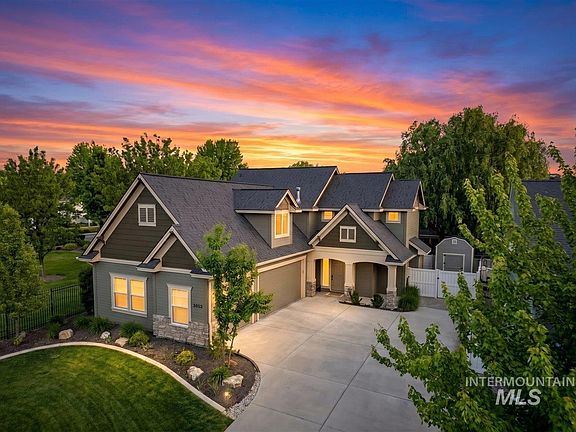 2nd image of 3052 N Christian Way