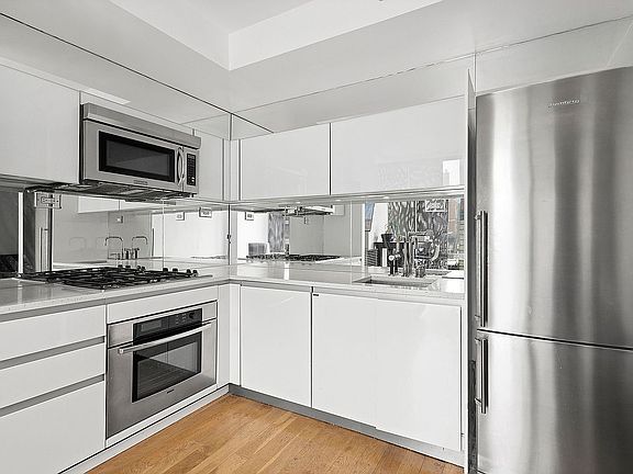 3rd image of 425 E 13th St APT 6M