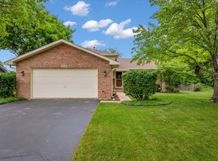 214 Deerpath Dr, Oswego, IL 60543
