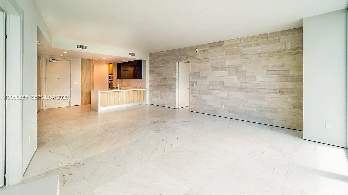 Epic West Condo — Photo 3