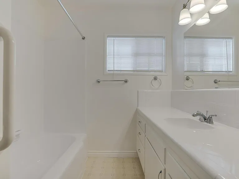 5534 1/2 Kester Ave #5534-1/2 — Photo 10