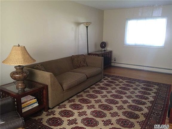 4th image of 25 Newtown Ln