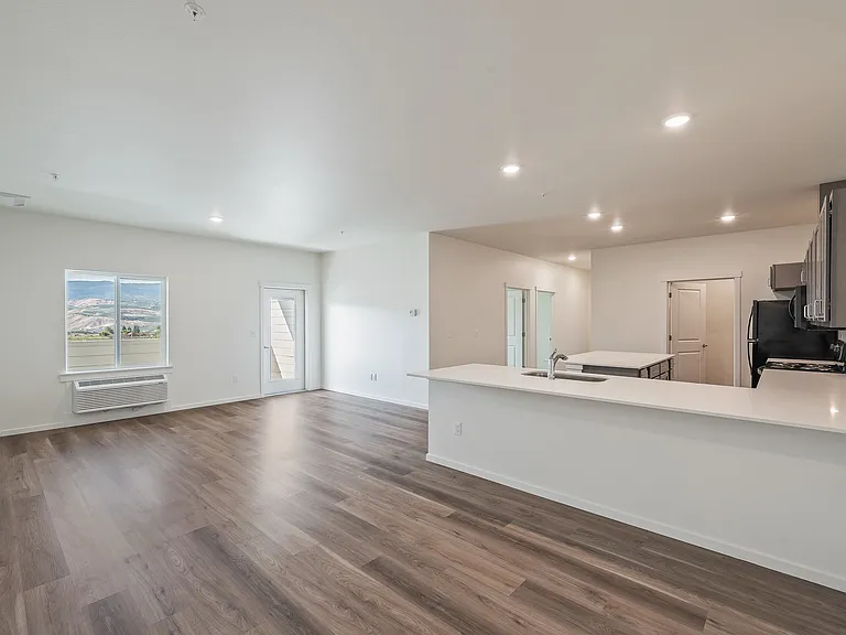 Gateway Apartments — Photo 9